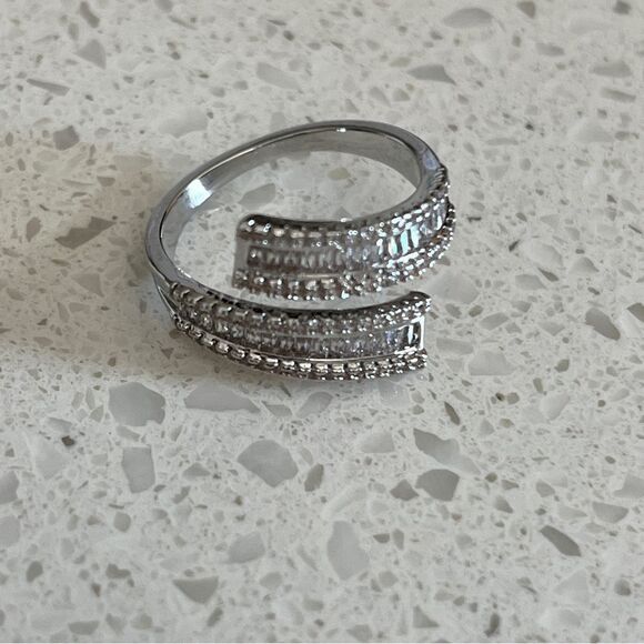 T-Shaped Copper Cubic Zirconia Ring With Open Ends - Picture 7 of 9